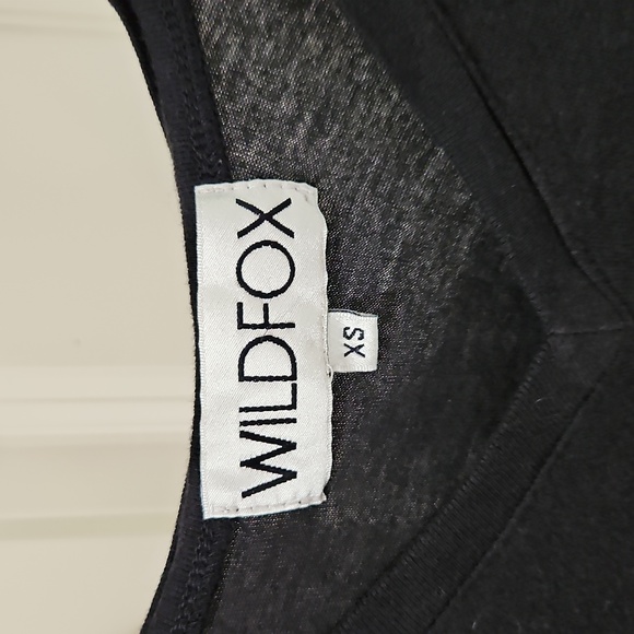 Wild Fox Roses Graphic Tank Top Scoop Neck Sharkbite Hem Flowy XS Black Red EUC - Picture 5 of 9